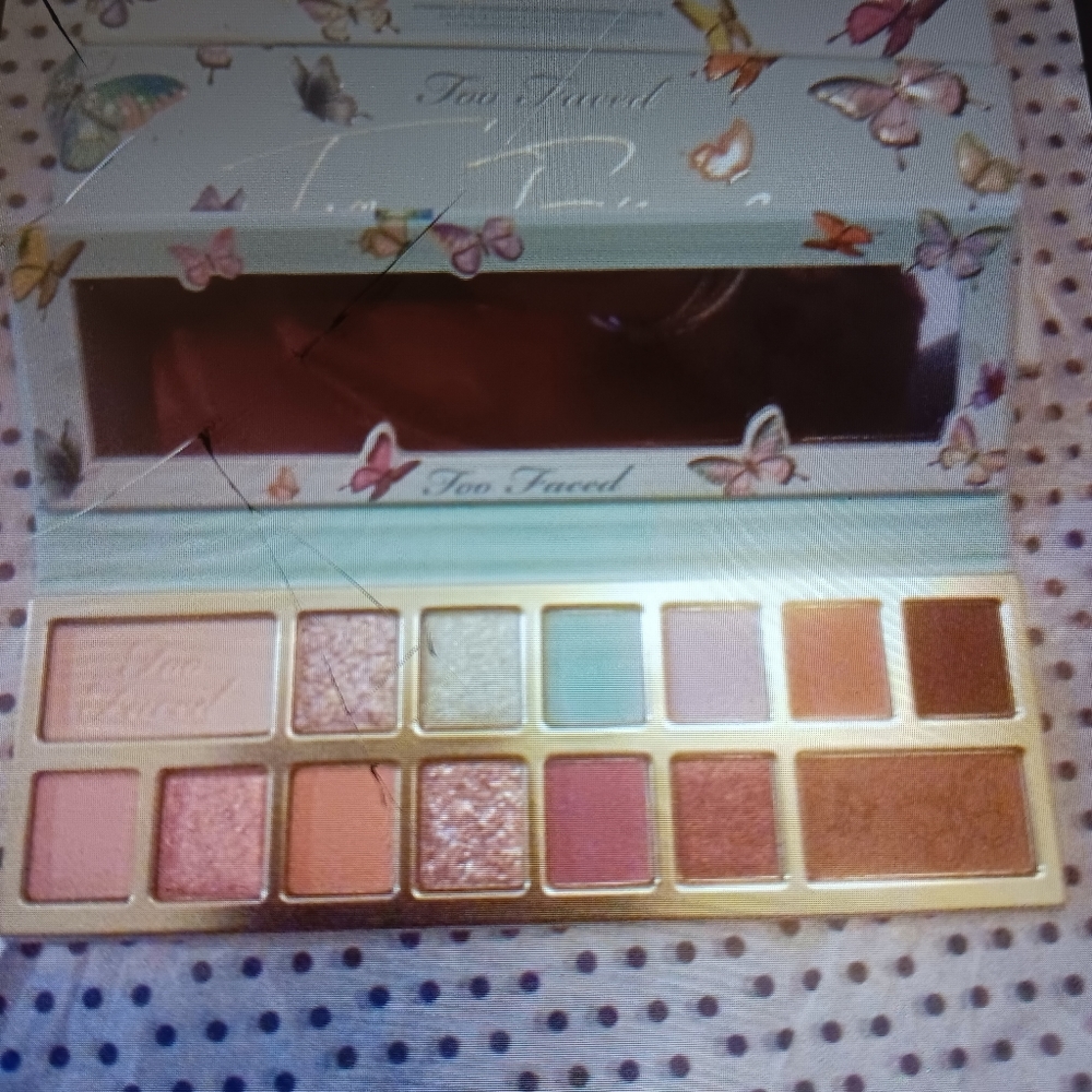 Too faced eye pallette
